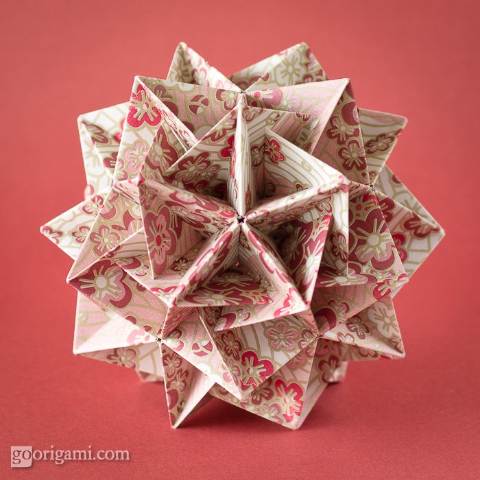 Chinese Primrose Kusudama (Frosty Sakura) by Tomoko Fuse